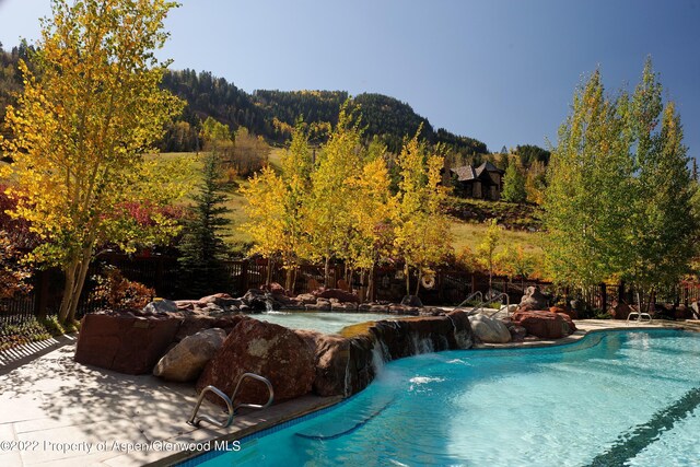 view of pool with pool water feature