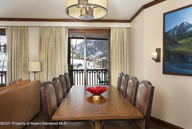 dining room with crown molding