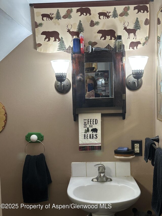 595 Colorado St, Craig, CO 81625 - bathroom with a sink