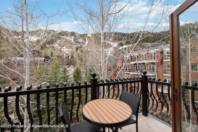 balcony featuring a mountain view