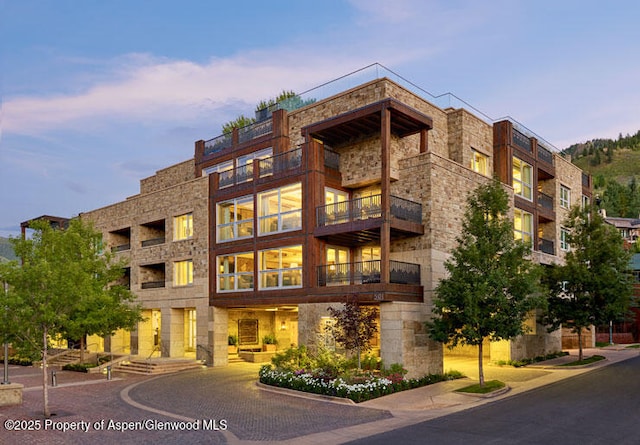 501 E Dean St Unit F-502, Aspen, CO 81611 - view of property at dusk