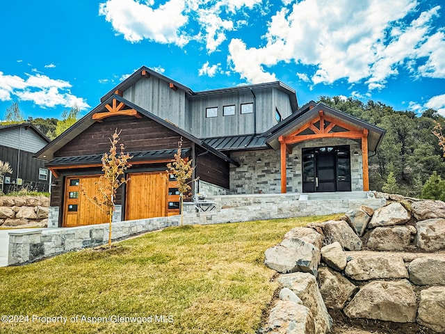 view of front of house with a front lawn