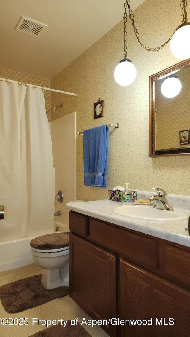 936 Legion St, Craig, CO 81625 - full bathroom with visible vents, vanity, toilet, shower / tub combo with curtain, and wallpapered walls