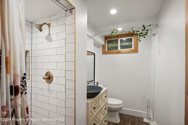 341 Park Dr, Glenwood Springs, CO 81601 - bathroom with tiled shower, vanity, and wood finished floors