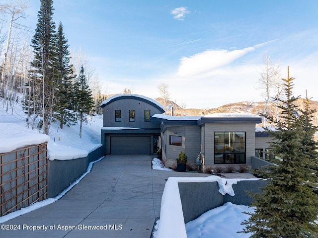 view of front of home featuring a mountain view