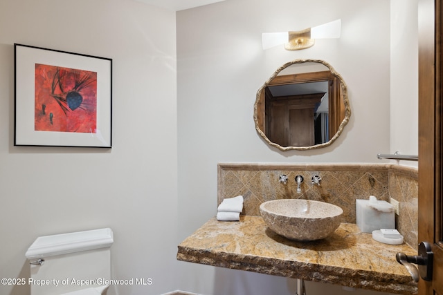 bathroom featuring sink and toilet