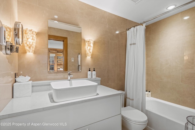 610 S W End St Unit K102, Aspen, CO 81611 - full bath featuring tile walls, toilet, vanity, and shower / bath combo with shower curtain