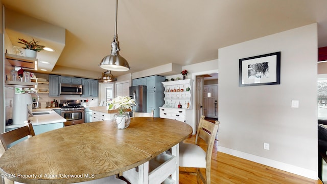 dining room featuring recessed lighting, light wood-type flooring, and baseboards