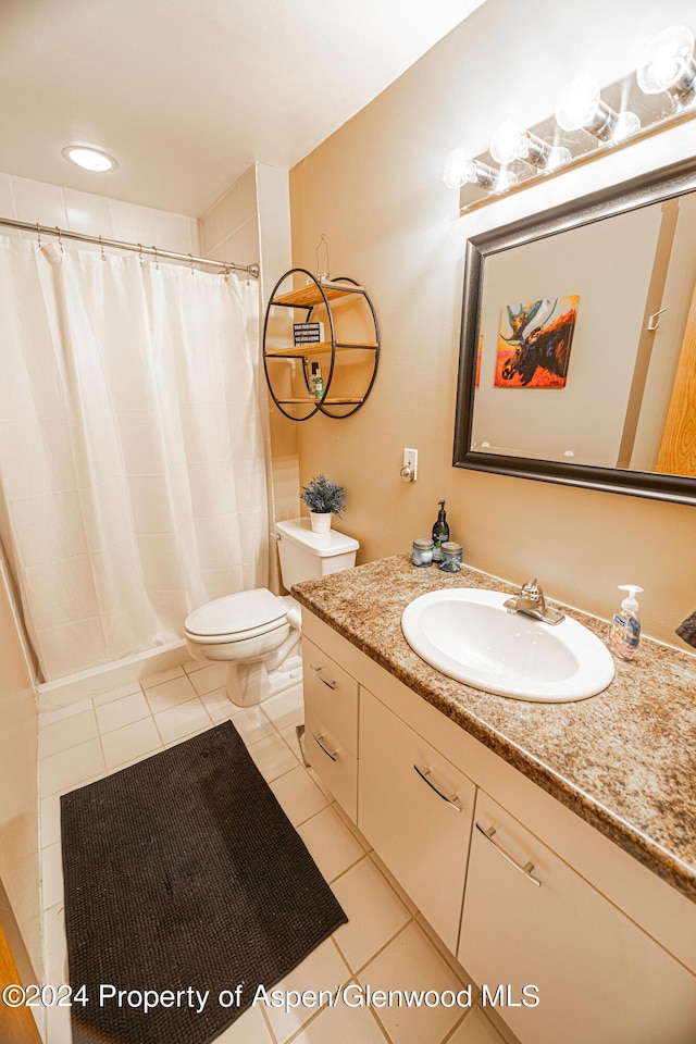 full bathroom featuring tile patterned flooring, vanity, toilet, and a shower with shower curtain