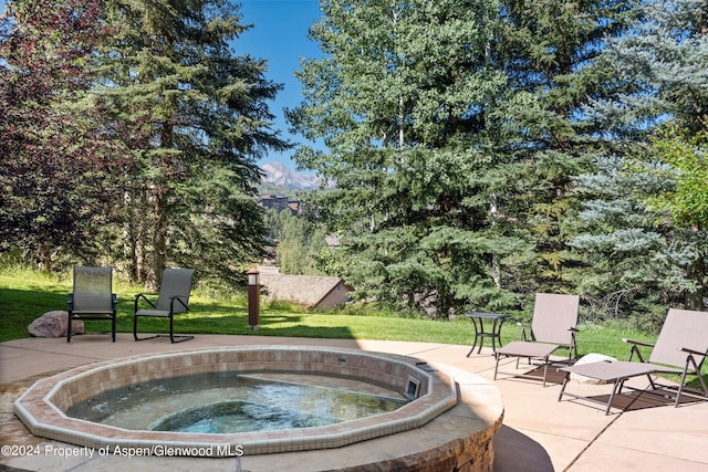 view of pool with an in ground hot tub and a patio