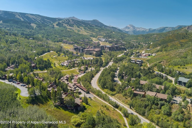 bird's eye view with a mountain view