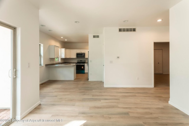 94 Castle Ridge Dr, New Castle, CO 81647 - kitchen featuring appliances with stainless steel finishes, light wood-type flooring, recessed lighting, a peninsula, and open floor plan