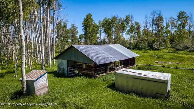 view of outbuilding