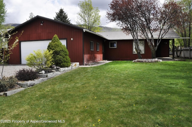 view of front facade featuring a mountain view, a garage, and a front lawn