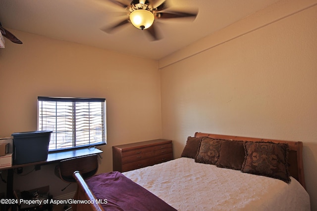 bedroom featuring ceiling fan