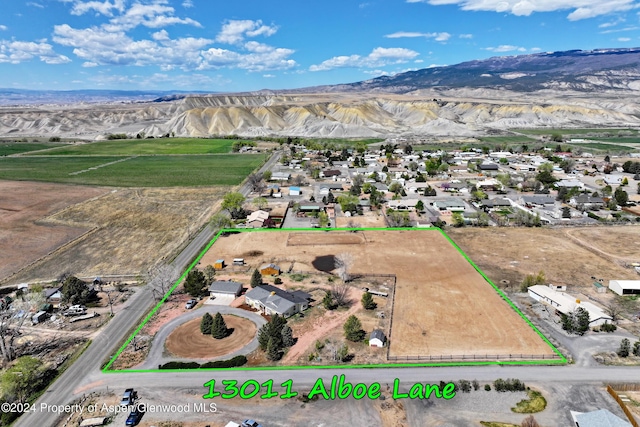 birds eye view of property featuring a mountain view