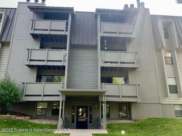 1527 Blake Ave Unit 201, Glenwood Springs, CO 81601 - view of apartment building / complex