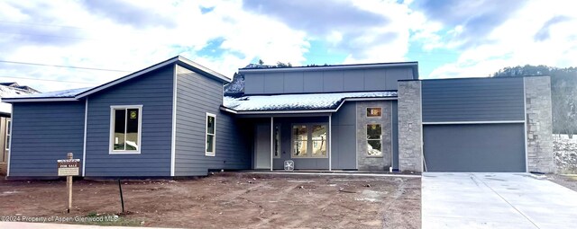 view of front of house with a garage