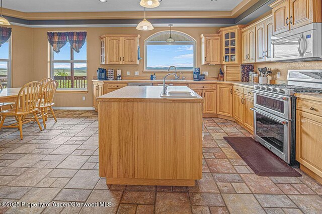 289 Lewis Ln, Craig, CO 81625 - kitchen featuring double oven range, a sink, light countertops, and an island with sink