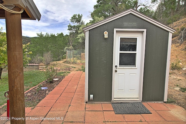 view of outbuilding