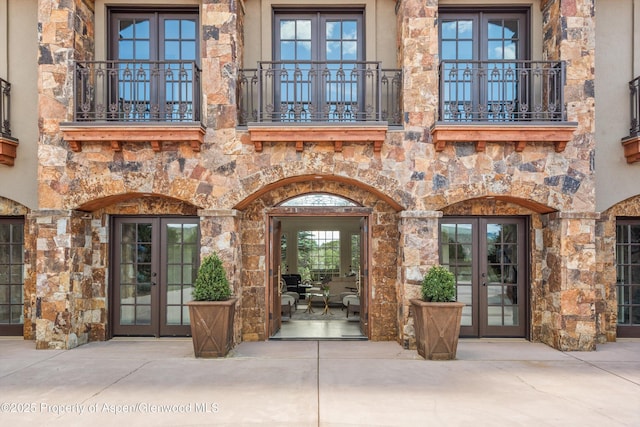 2959 County Road 103, Carbondale, CO 81623 - property entrance featuring french doors and a balcony