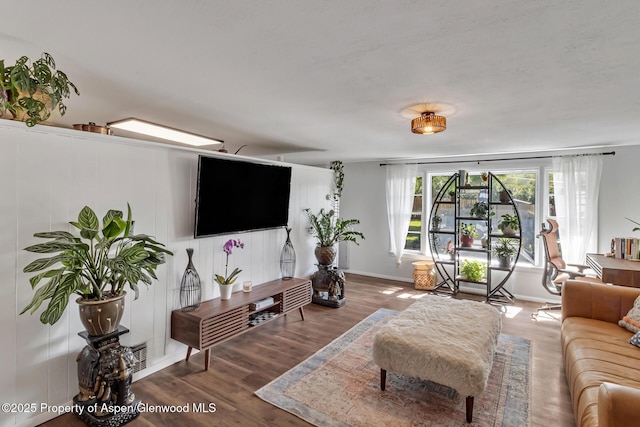 206 Mel Rey Rd, Glenwood Springs, CO 81601 - living room featuring wood finished floors and baseboards