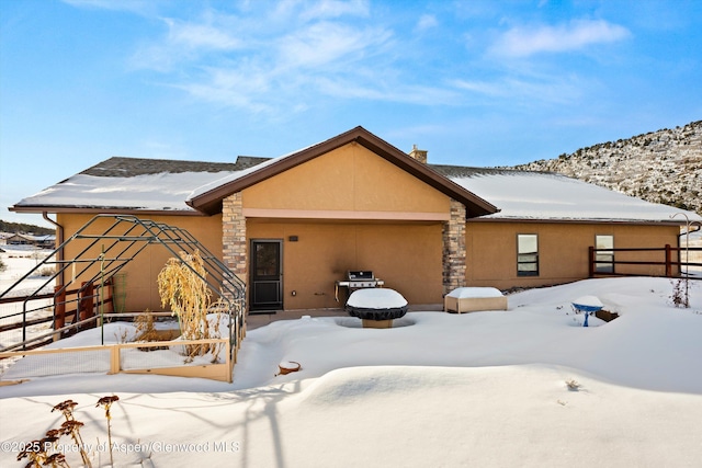 view of front of property featuring stucco siding