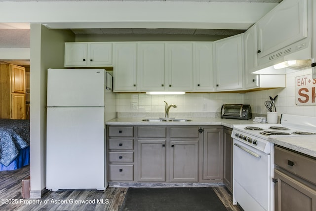 11101 County Road 117 Unit E-5, Glenwood Springs, CO 81601 - kitchen with white appliances, a sink, dark wood-style flooring, tasteful backsplash, and light countertops