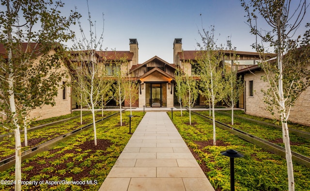 view of front of house with a front lawn