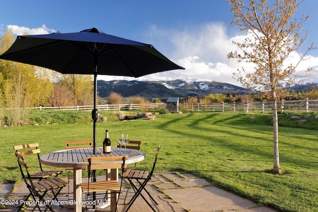 view of yard with a mountain view and a rural view