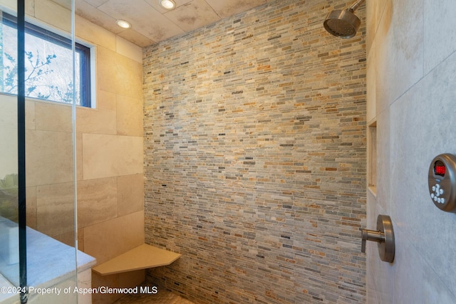 full bathroom featuring tiled shower