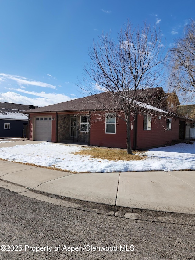 single story home featuring a garage