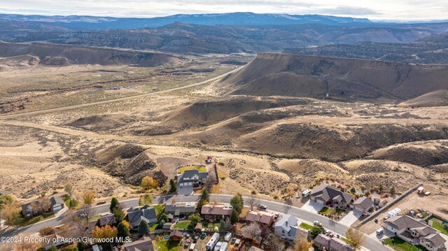 birds eye view of property featuring a mountain view