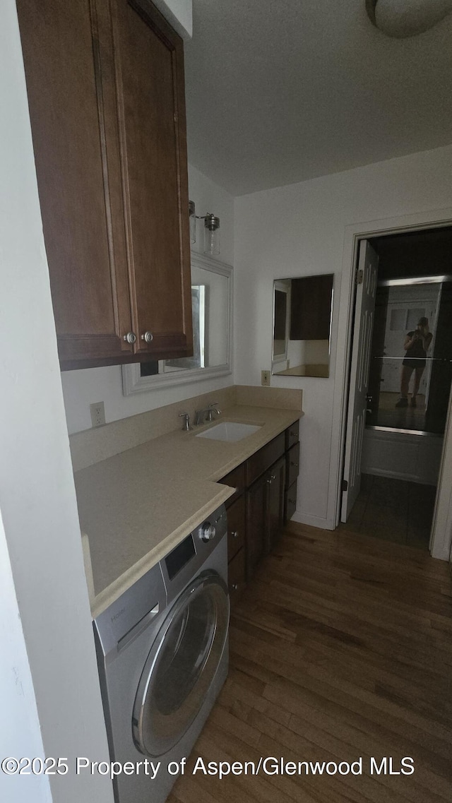 35 Campground Ln Unit E4, Snowmass Village, CO 81615 - laundry area featuring washer / dryer, dark wood finished floors, and cabinet space