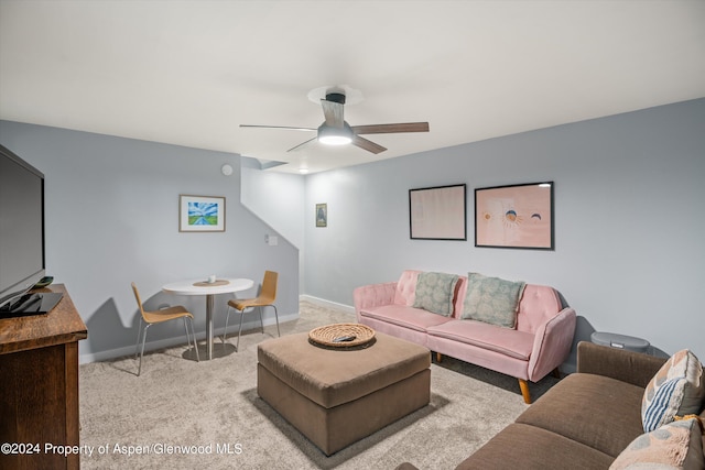 carpeted living room featuring ceiling fan