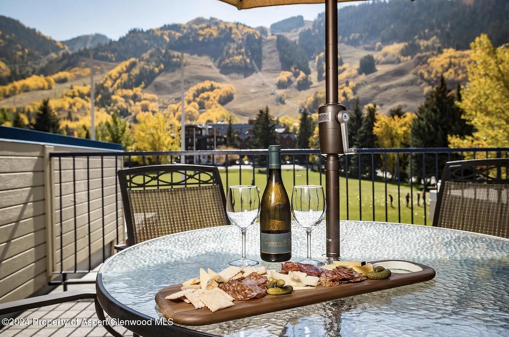 balcony featuring a mountain view