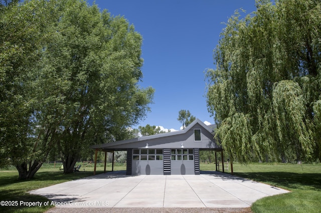 1207 Hooks Spur Rd, Basalt, CO 81621 - surrounding community with a lawn and concrete driveway