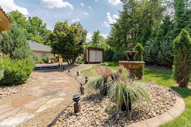 view of yard with a storage shed