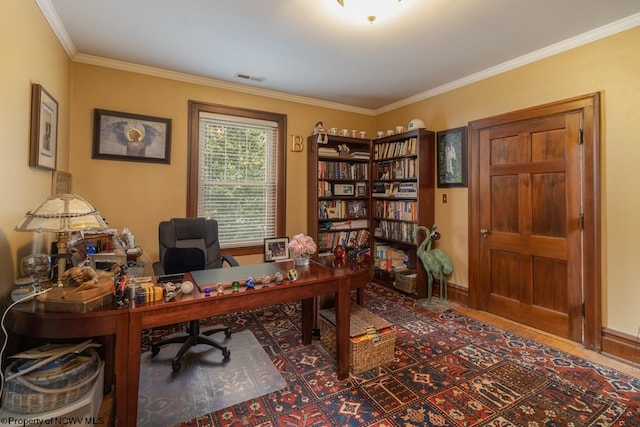 office with ornamental molding