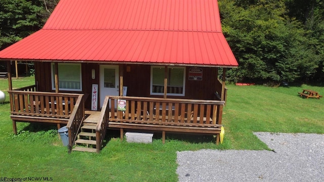 view of front of property with a front yard