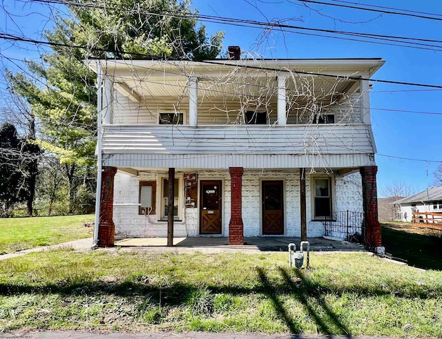 view of front of house featuring a porch and a front yard