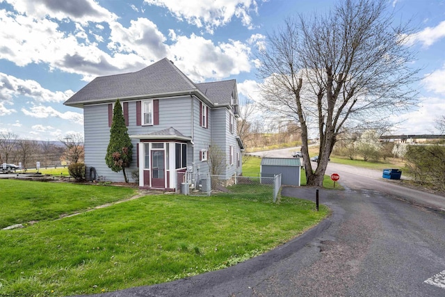 view of front of home with a front lawn