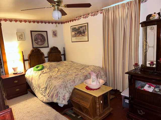 bedroom with ceiling fan