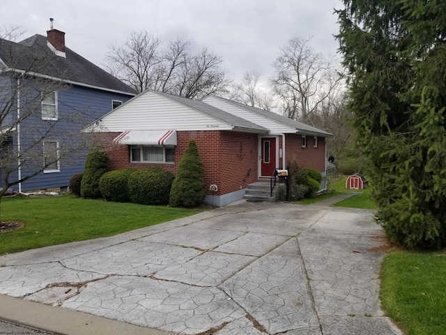 view of front of home with a front yard