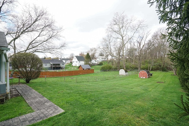 view of yard featuring a storage unit