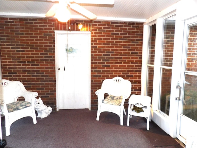 sunroom with ceiling fan