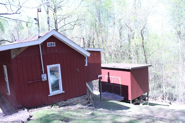 view of outbuilding