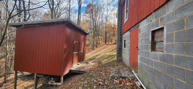 view of side of home featuring a shed