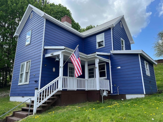 view of front of home featuring a front yard and covered porch