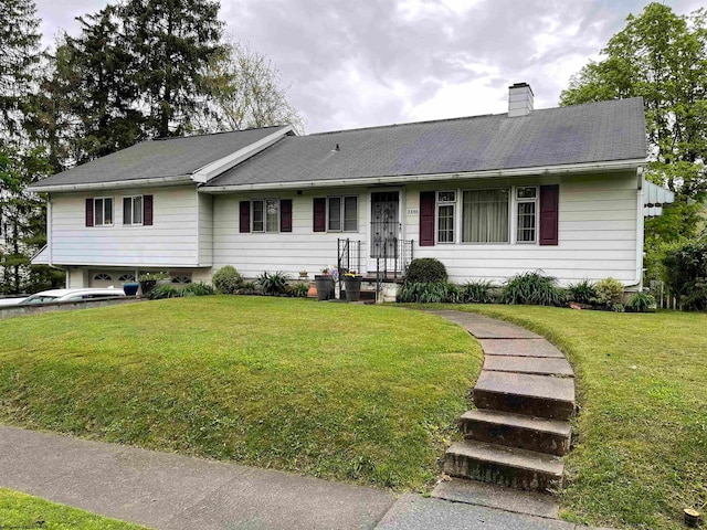 view of front of house featuring a front yard